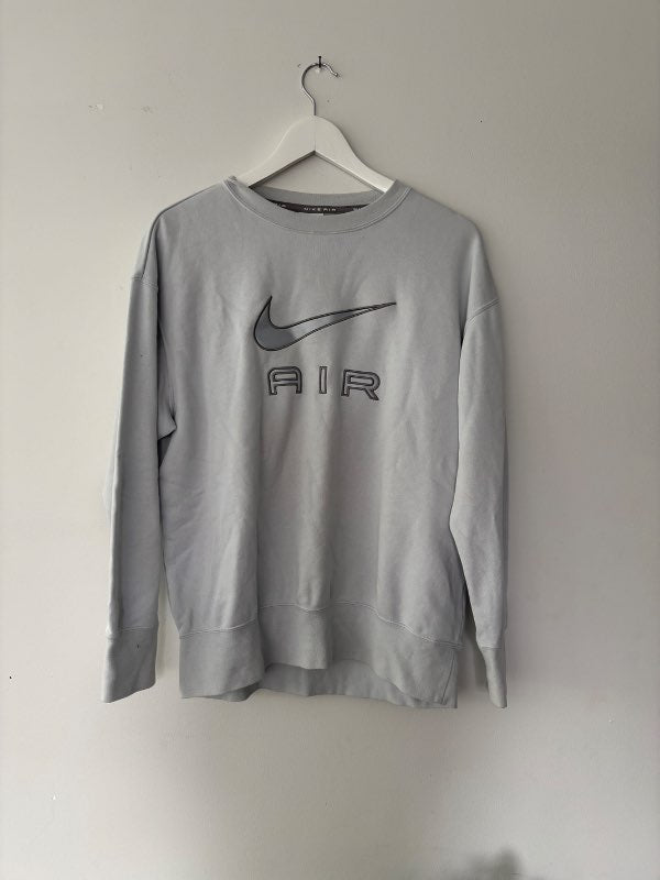 B - Nike Air peysa