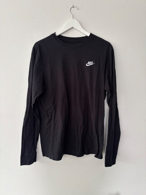 B - Nike svartur síðerma bolur