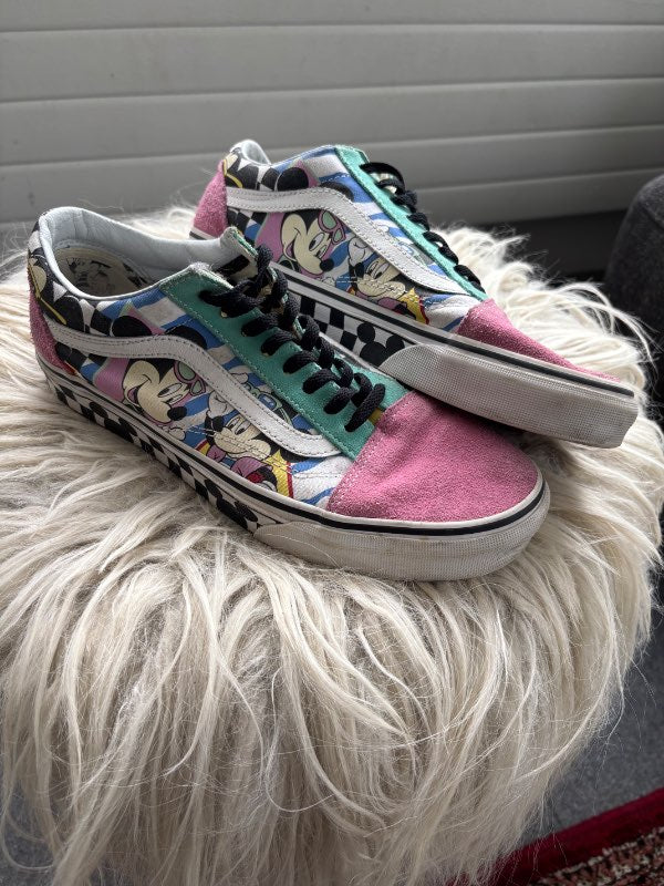 B - Vans X Disney strigaskór