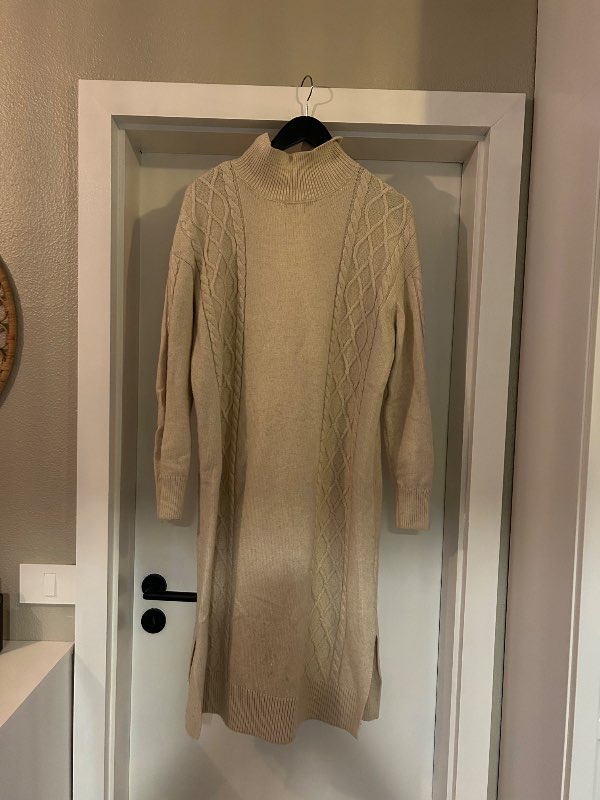 H&M white turtleneck long peysa