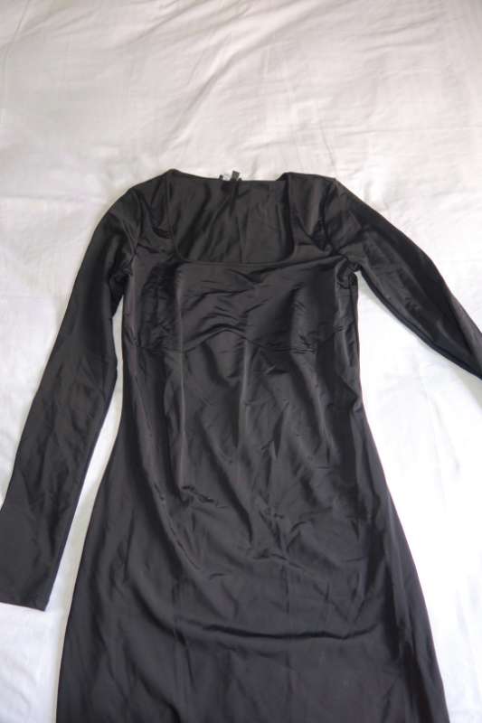 Fashion Nova langerma síður kjóll - svartur