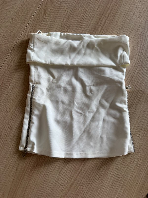 -Hvítur ermalaus bolur