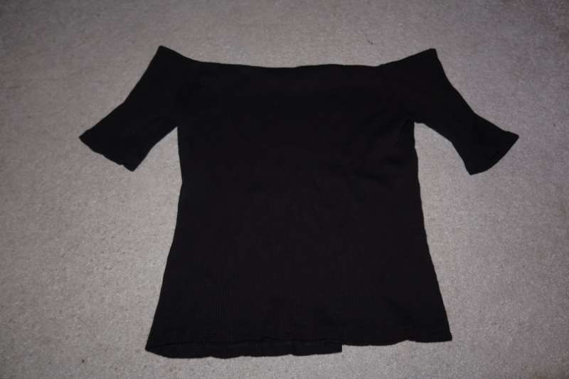 Svartur off the shoulder bolur