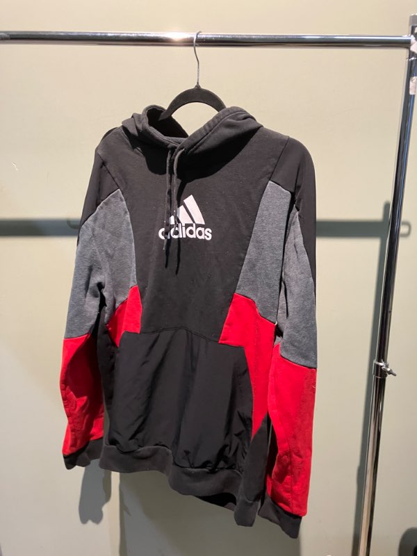 Adidas svört hettupeysa