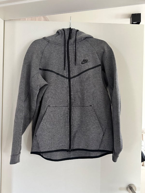 Nike tech fleeace grá