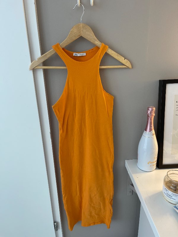 appelsínugulur kjóll