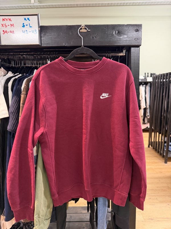 Nike Crew peysa rauð