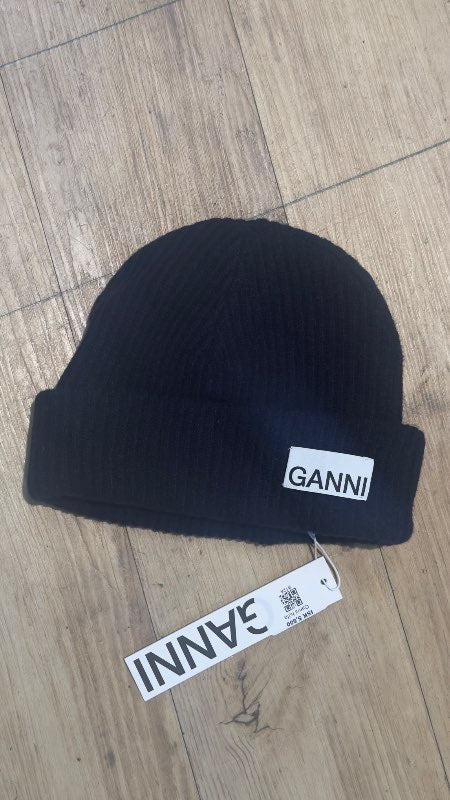 Ganni húfa