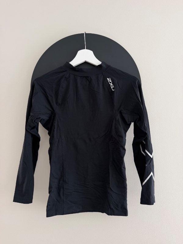 2XU svartur langermabolur