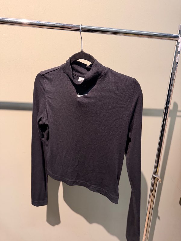Nike svartur langermabolur