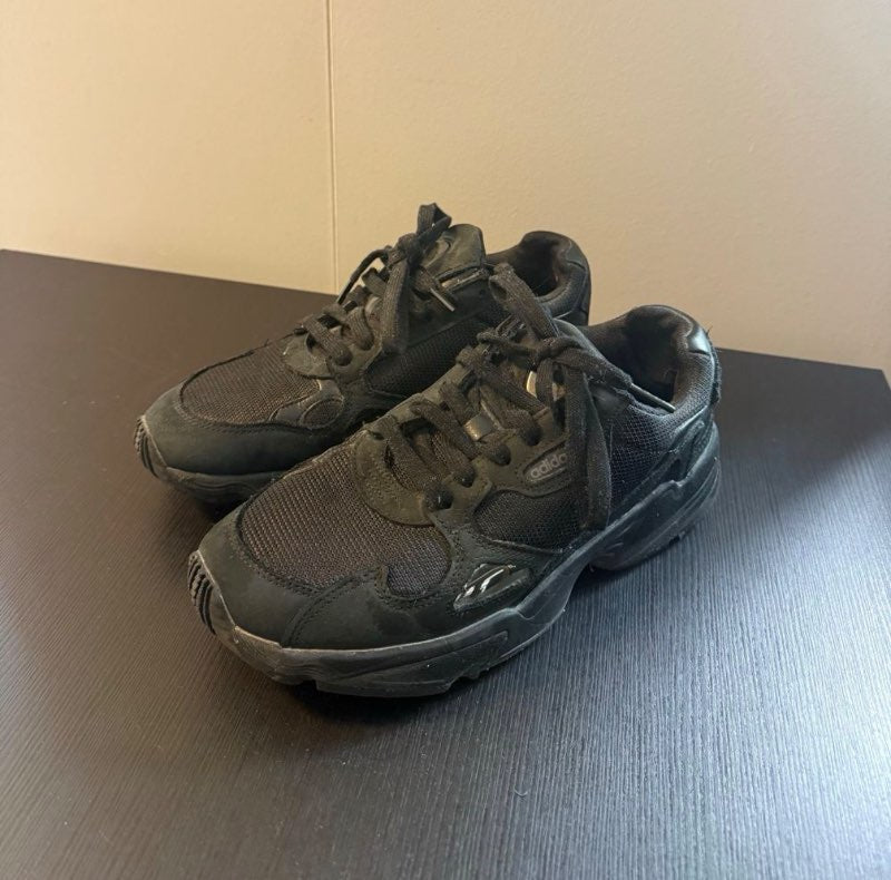 Adidas strigaskór