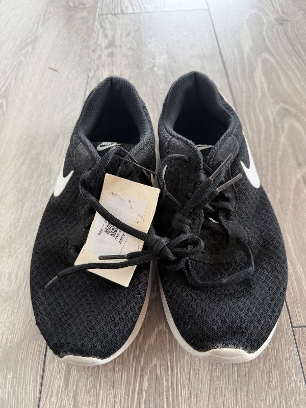 Svartir Nike skor