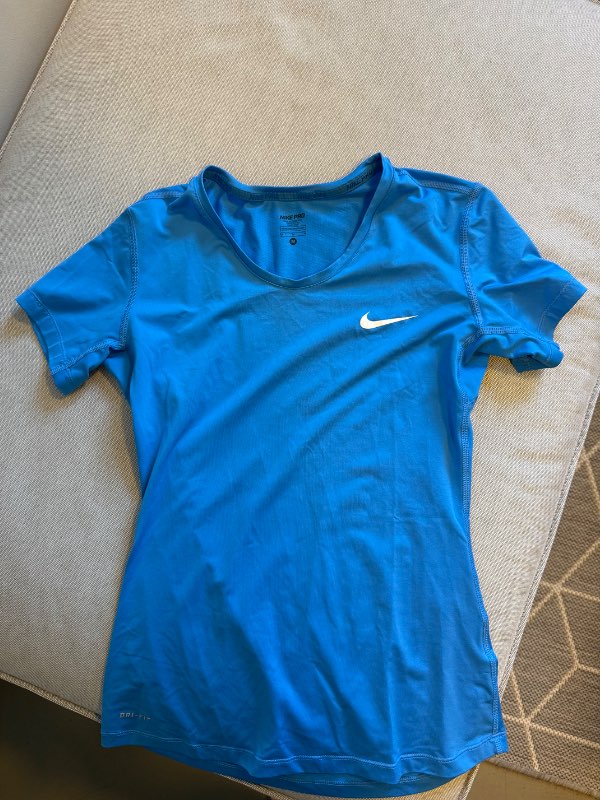 Nike æfingabolur