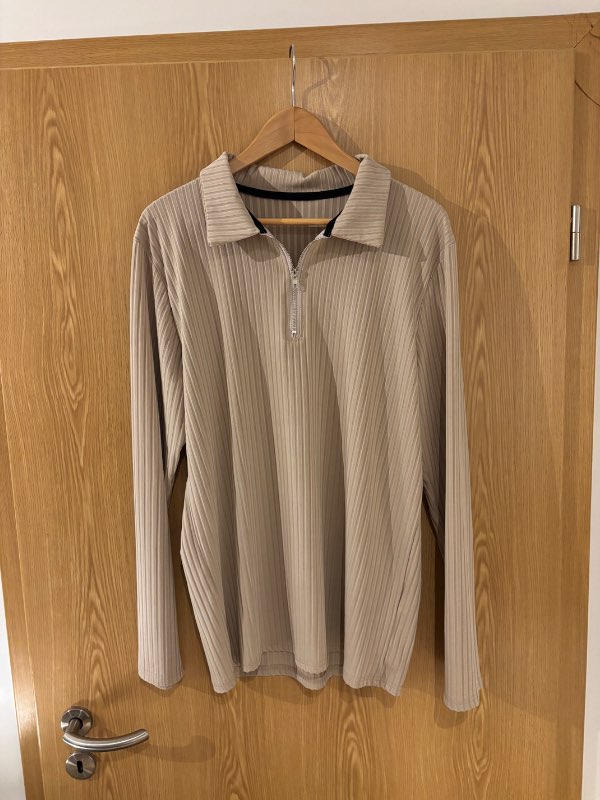 Beige half zip peysa
