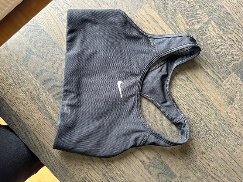 Svartur nike toppur