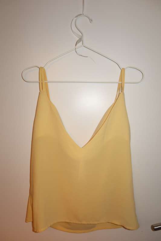 Elli White gulur toppur