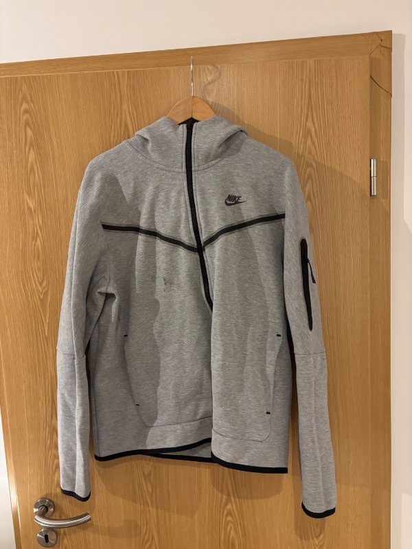 Nike grá peysa