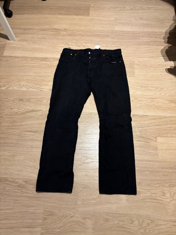 Svartar levis gallabuxur