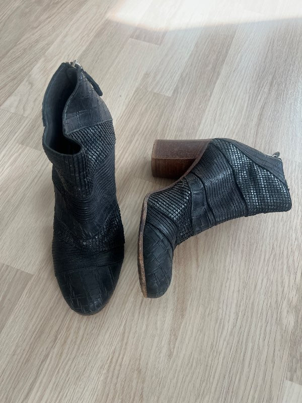 Mo Ma svört stígvél