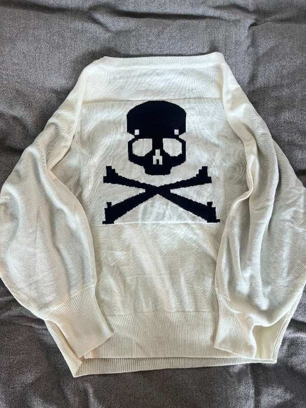Knit Crossbones peysa
