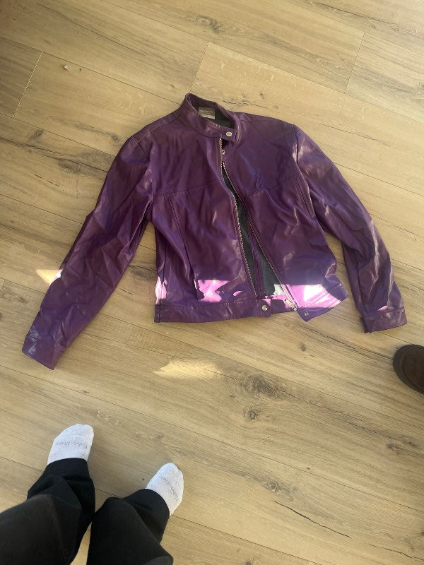 A fjolublar leðurjakki