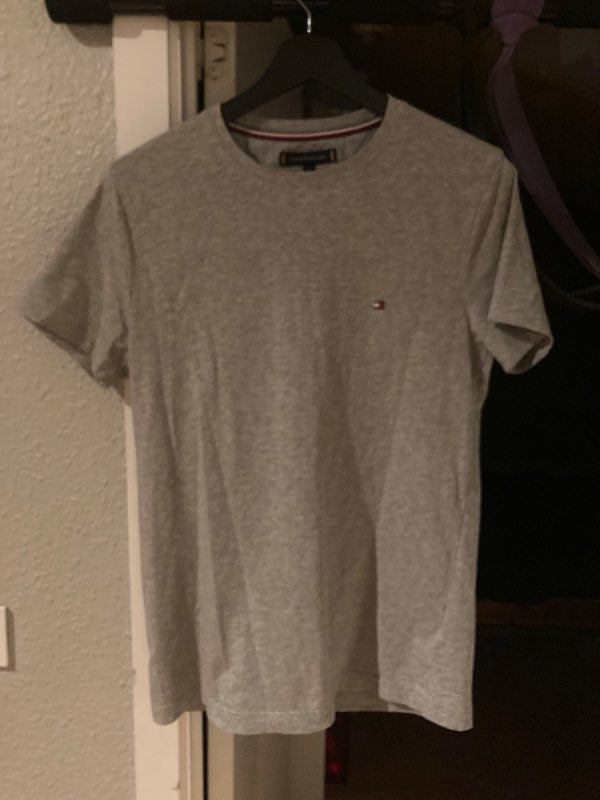 Tommy Hilfiger grár