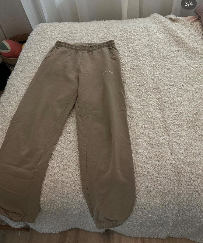 Sporty and rich buxur