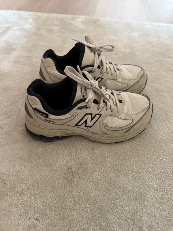 New Balance 2002r