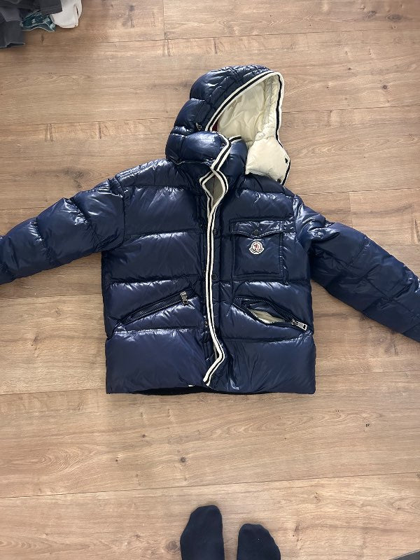 Moncler úlpa (veit ekki hvort alvöru eða ekki)