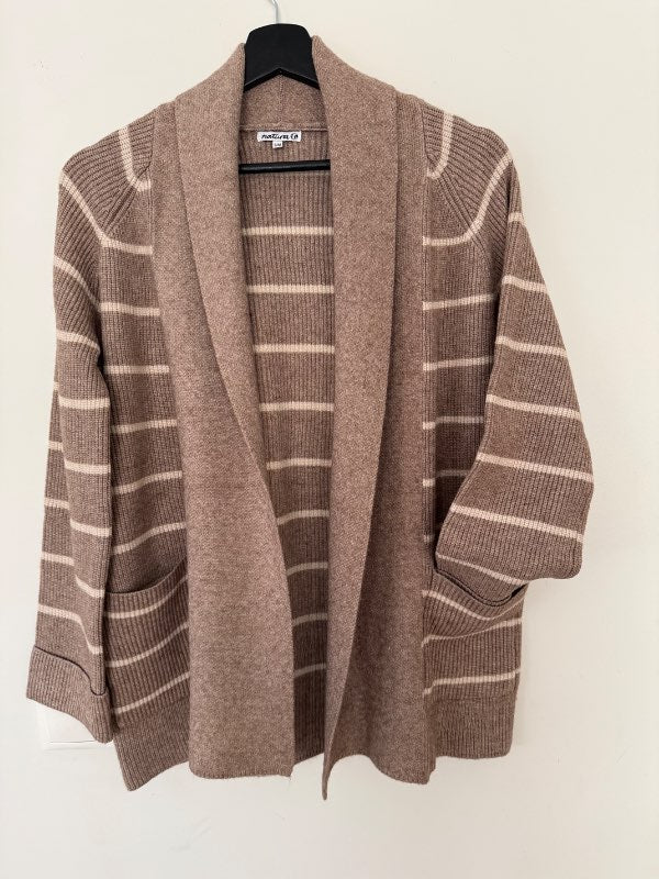 Peysa ljósbrún/hvít M