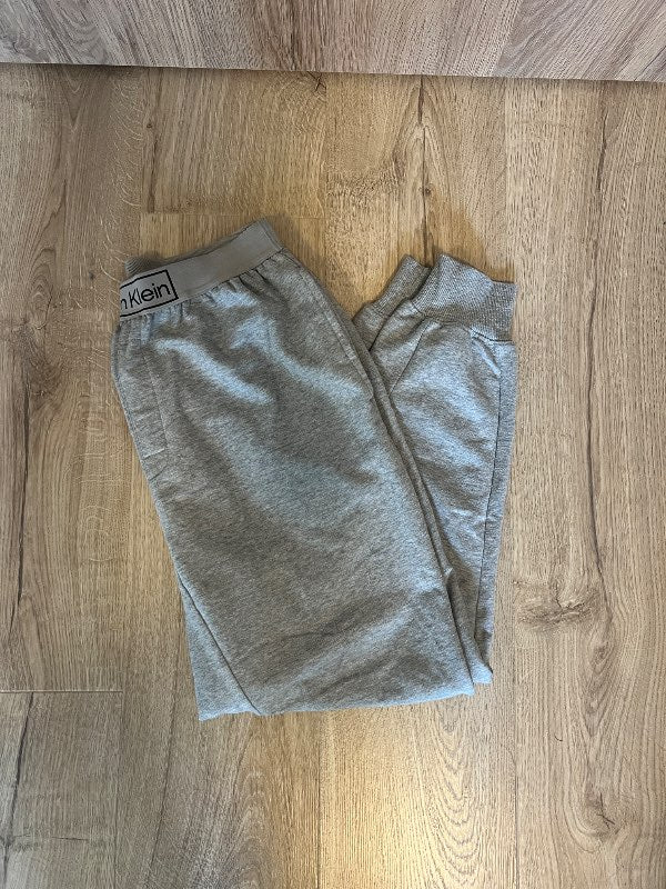Calvin Klein buxur gráar