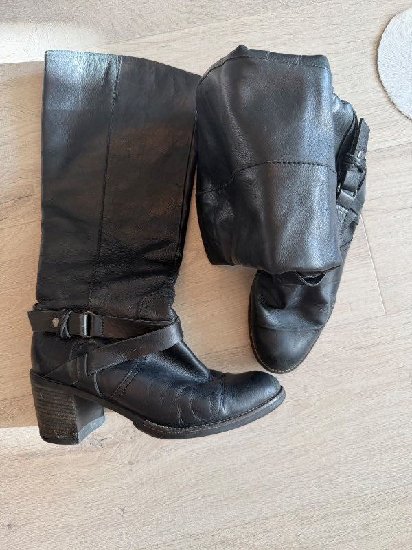 Stigvél biker með spennu