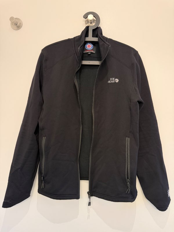 Svört flíspeysa Icewear