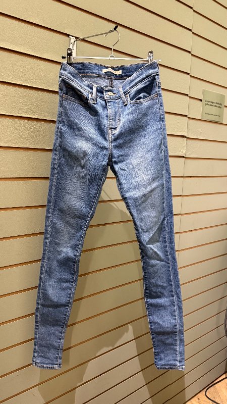 .Levis slimming super skinny