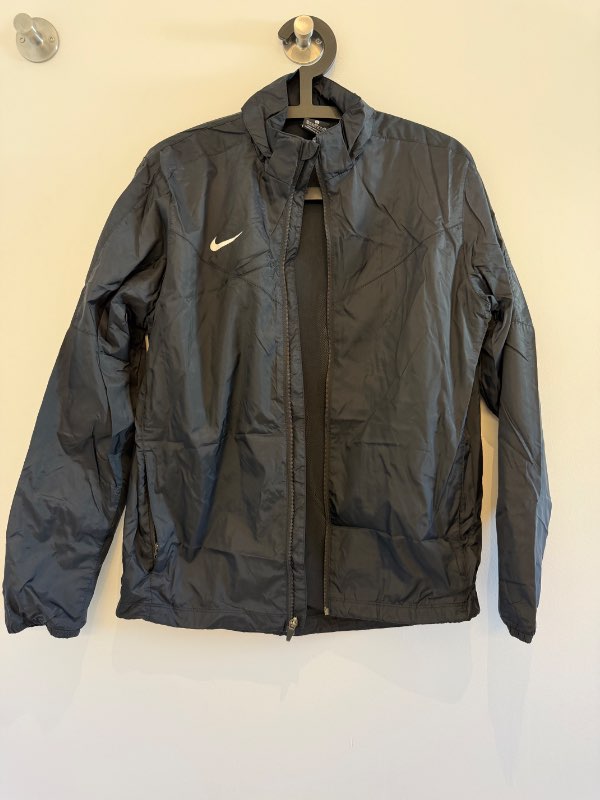 Nike vindjakki svartur