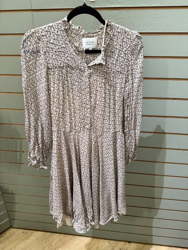 Second female kjóll