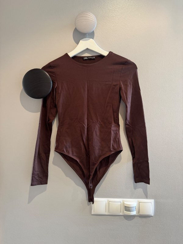 ZARA brún langerma samfella