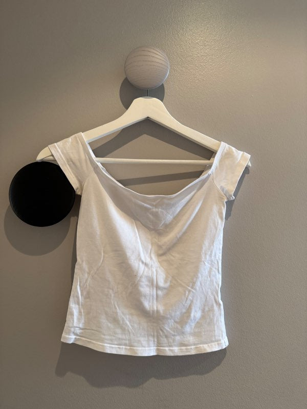 WEEKDAY hvítur off the shoulder bolur
