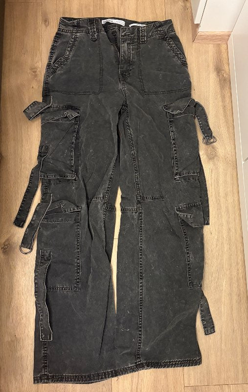 Bershka gráar cargo buxur