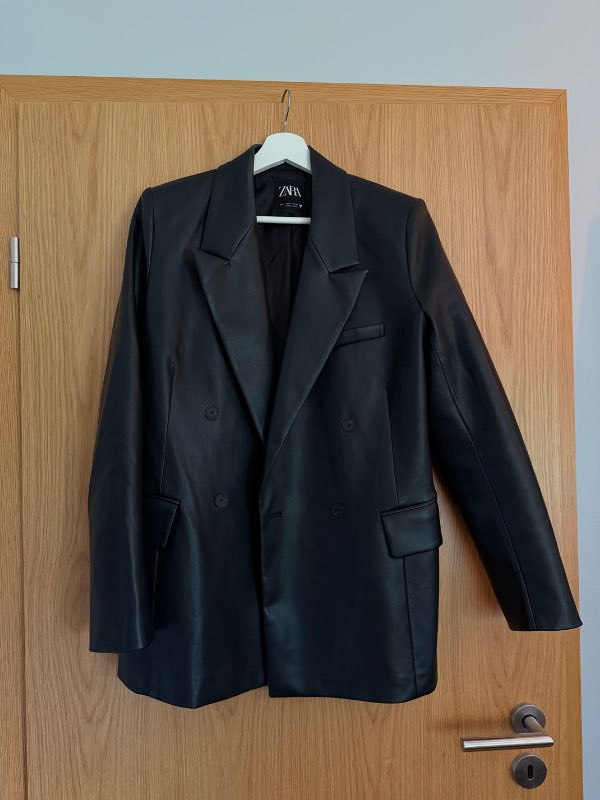 Zara svartur pleather jakki