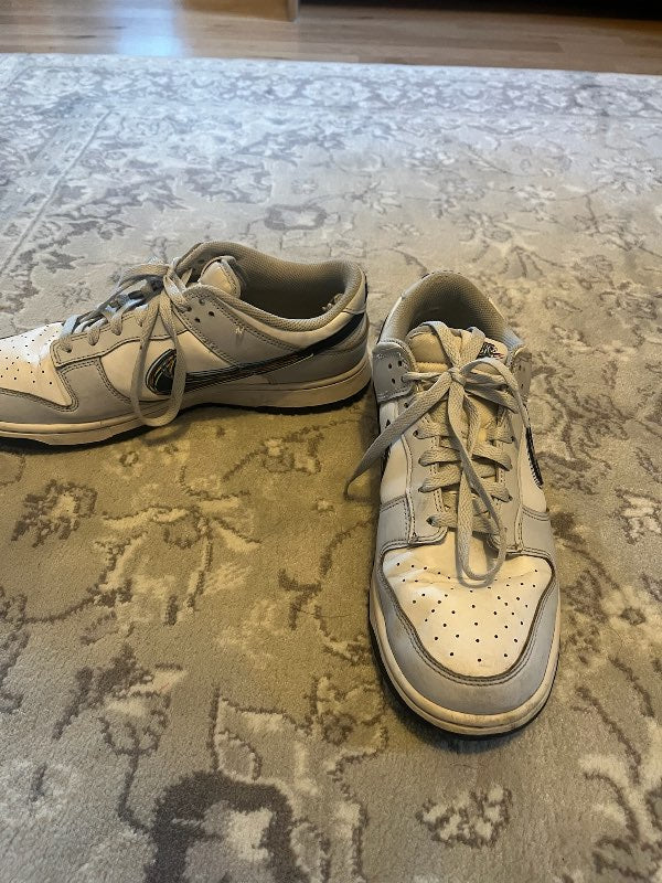 Gráir Nike Dunks