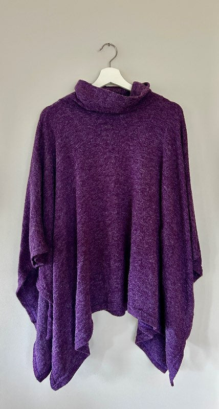 Dökkfjólublár hlýr poncho