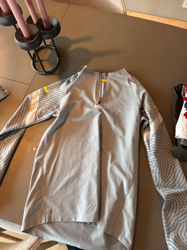 Nike íþróttapeysa