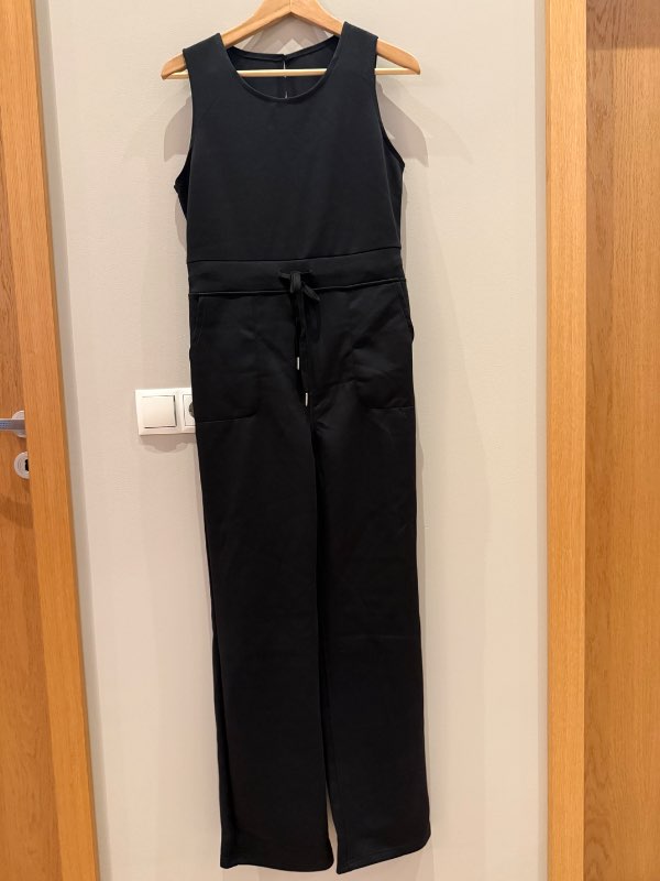 Svartur samfestingur M