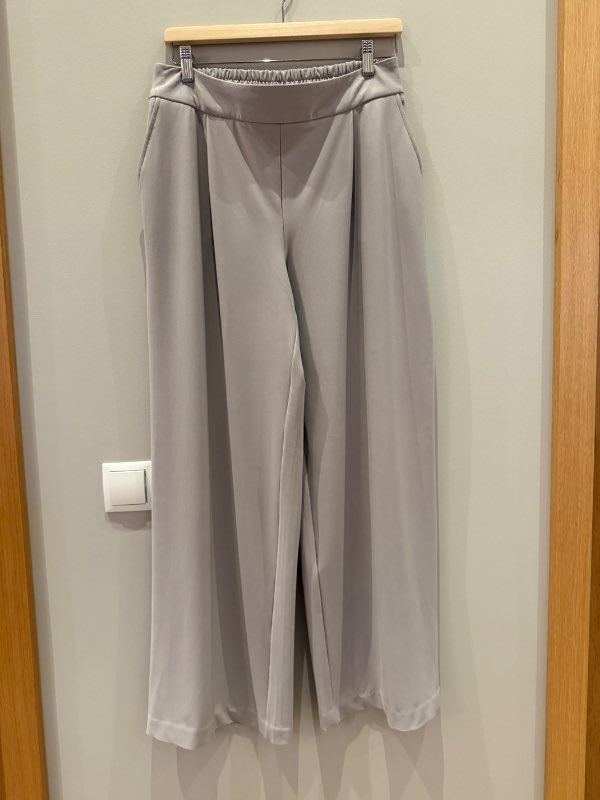 Ljósar buxur víðáttu skálmar M