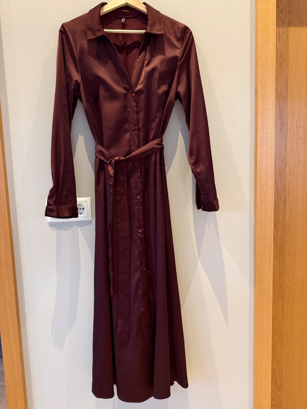 Vínrauður kjóll Only M