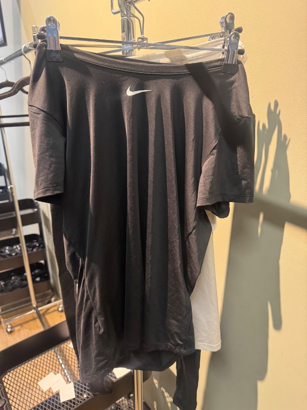 Nike stuttermabolur