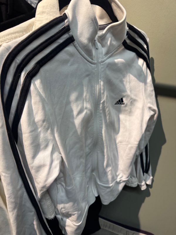 Adidas peysa