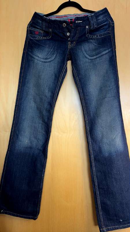 Tommy H . Jeans