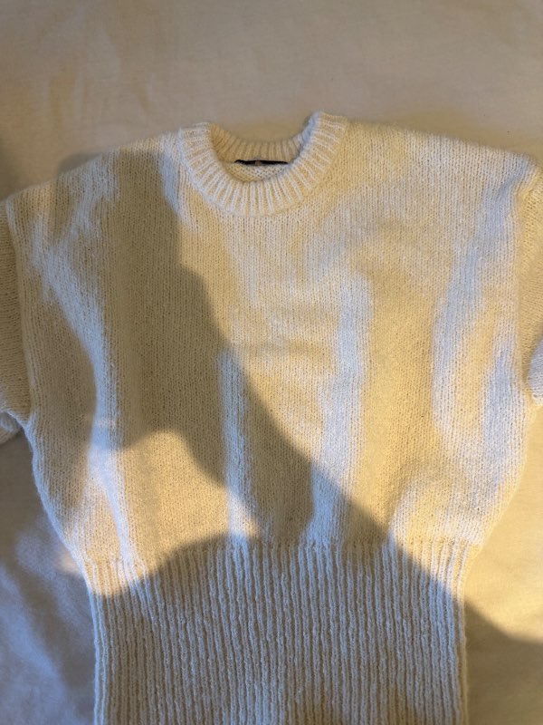 Beige peysa
